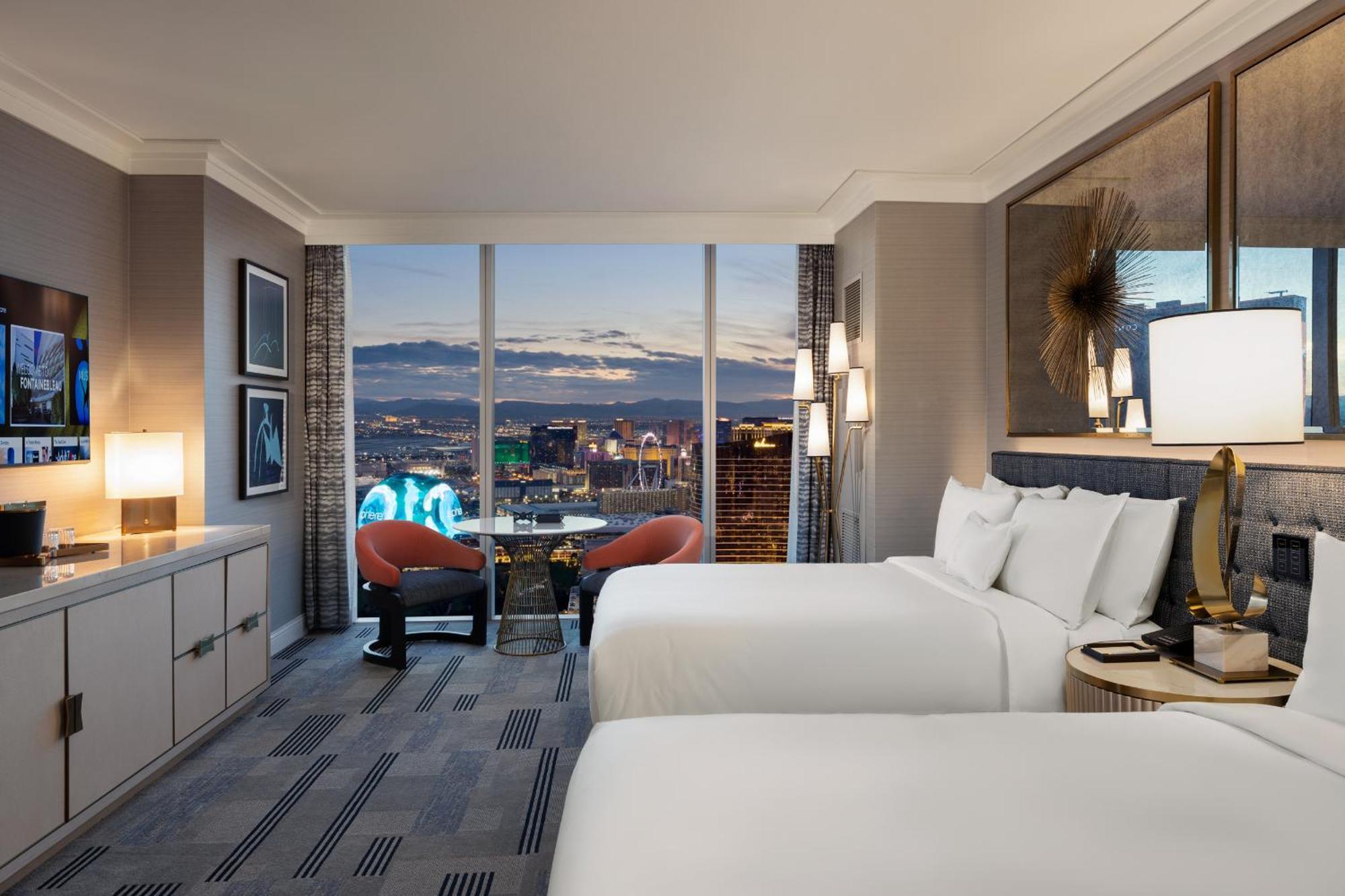 Fontainebleau Las Vegas Dış mekan fotoğraf A guest room at the Hilton Grand Vacations at Resorts