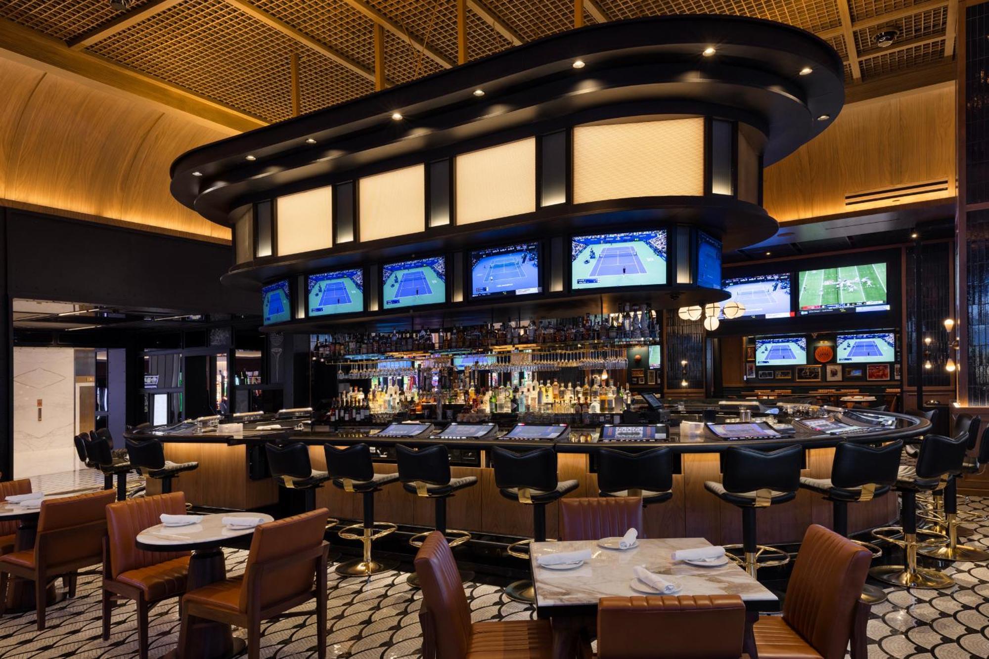 Fontainebleau Las Vegas Dış mekan fotoğraf The bar at the Wynn Sports Book