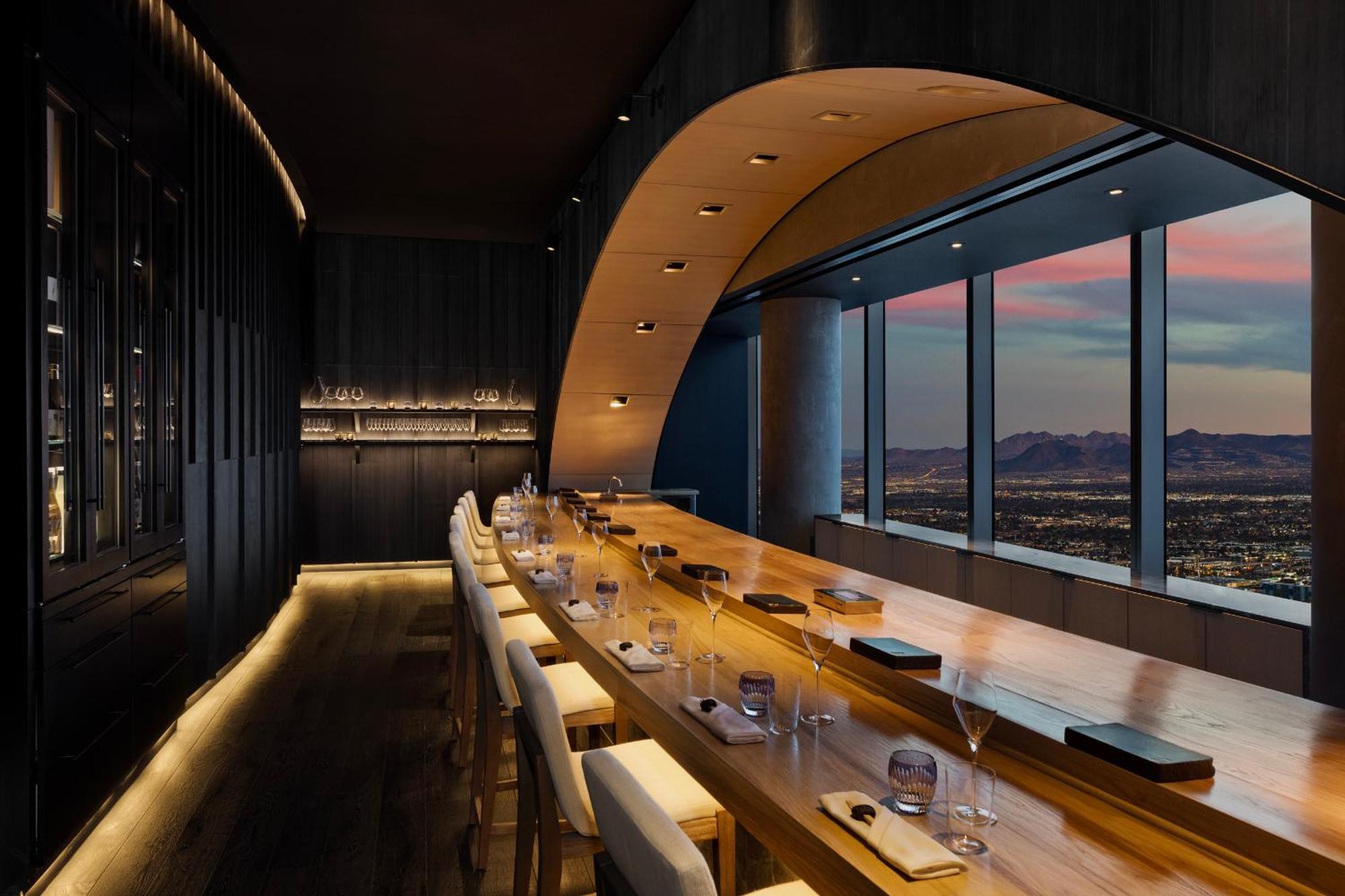 Fontainebleau Las Vegas Dış mekan fotoğraf The bar at the 63rd floor