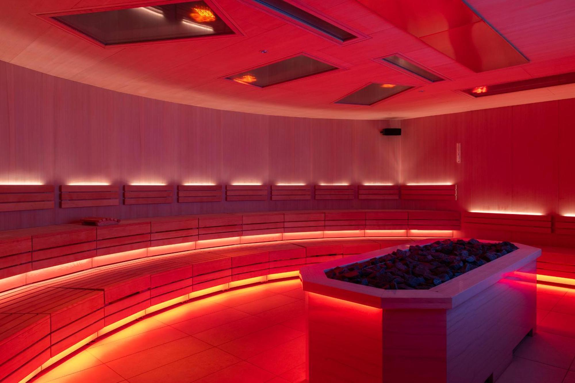 Fontainebleau Las Vegas Dış mekan fotoğraf A modern Finnish sauna