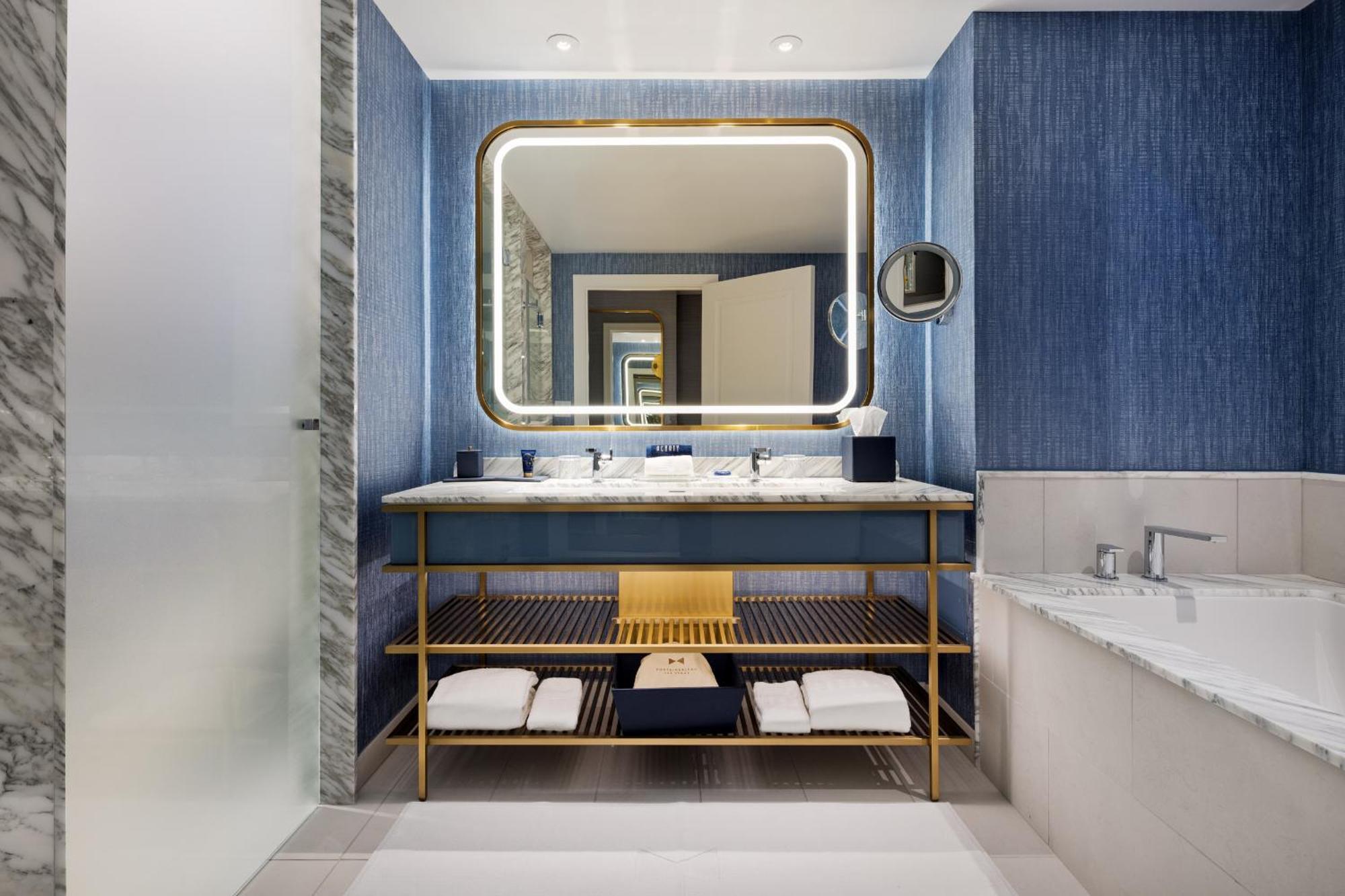 Fontainebleau Las Vegas Dış mekan fotoğraf Bathroom